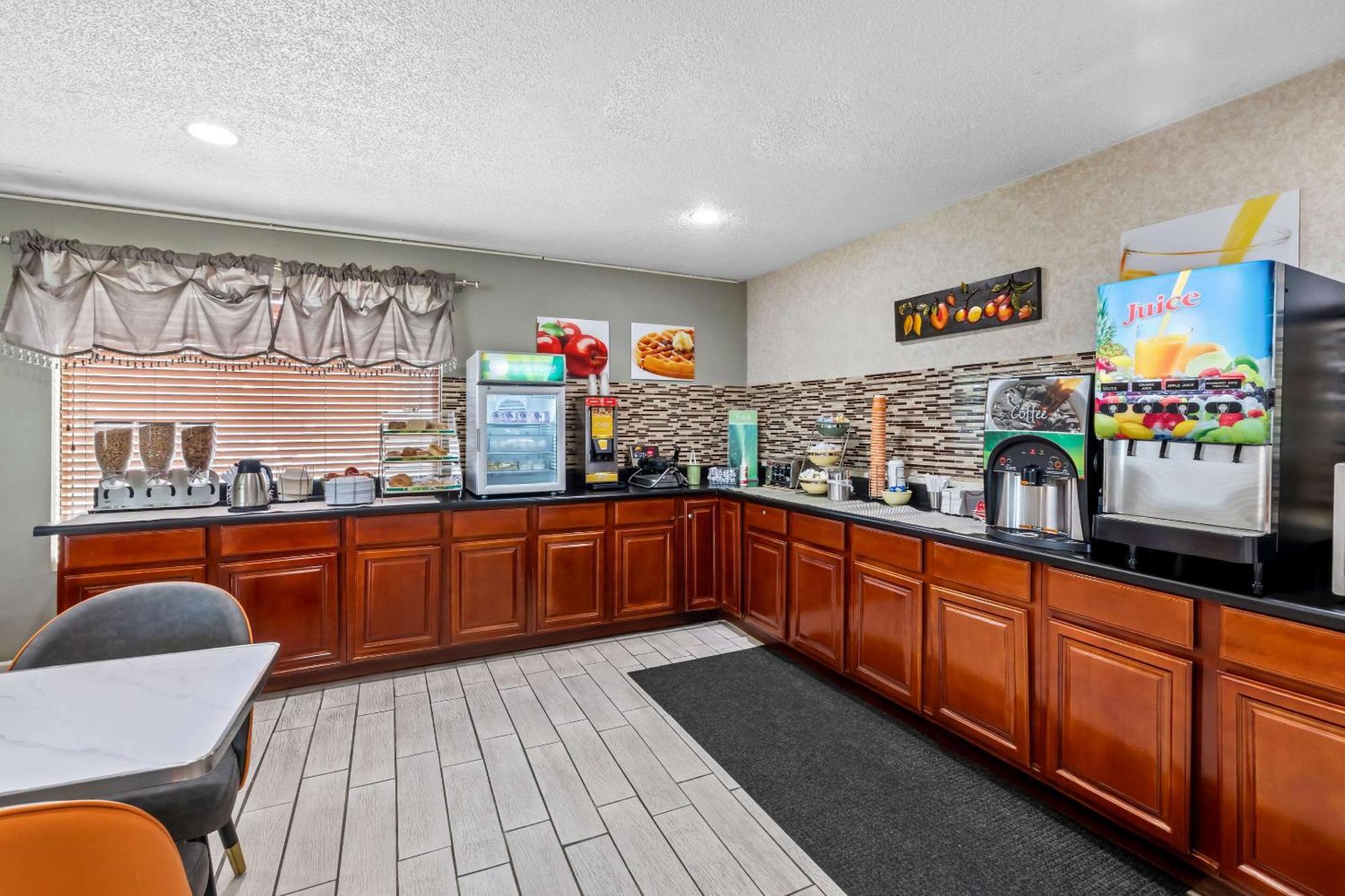 Quality Inn Marietta Exterior photo