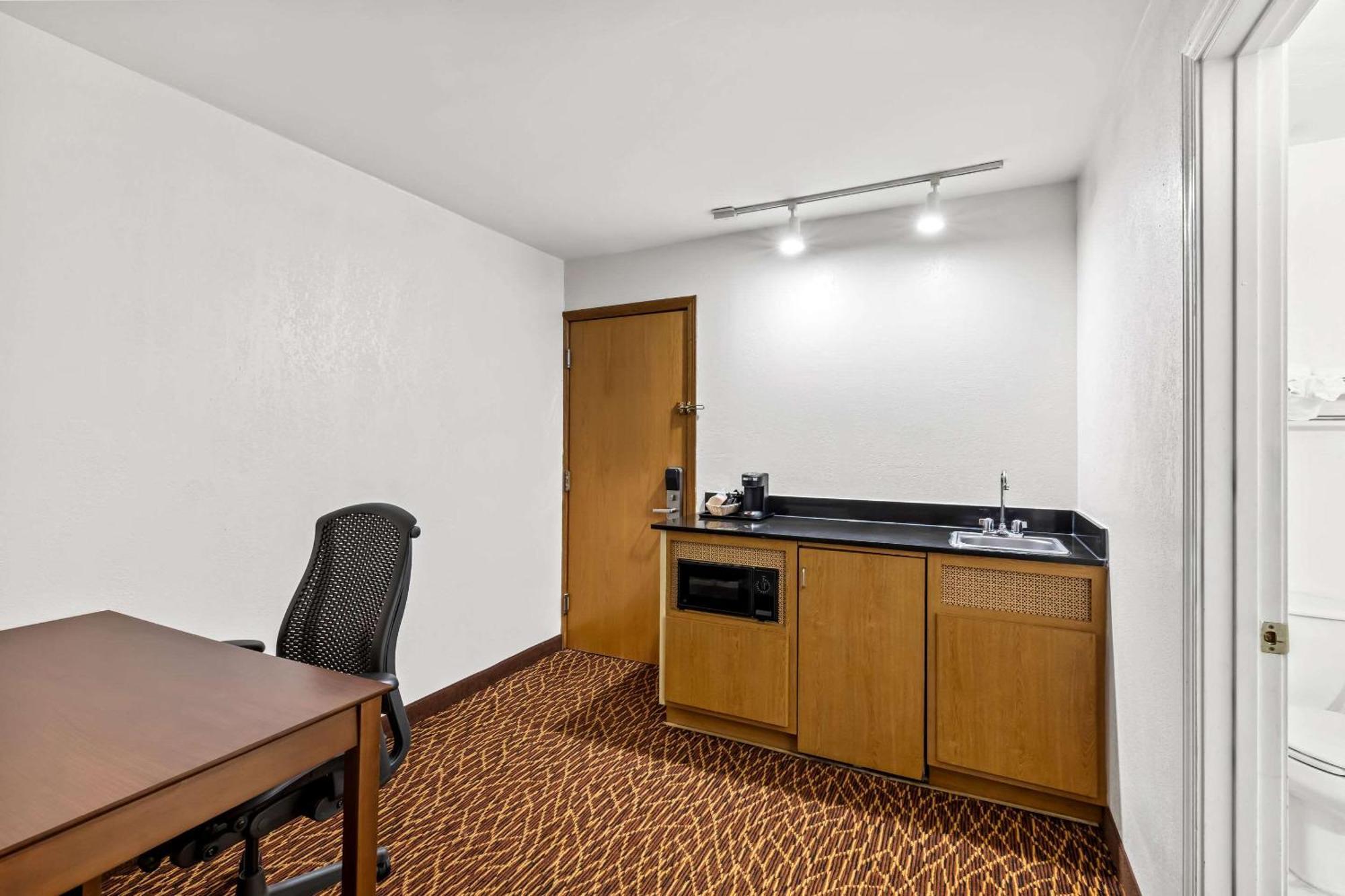 Quality Inn Marietta Exterior photo